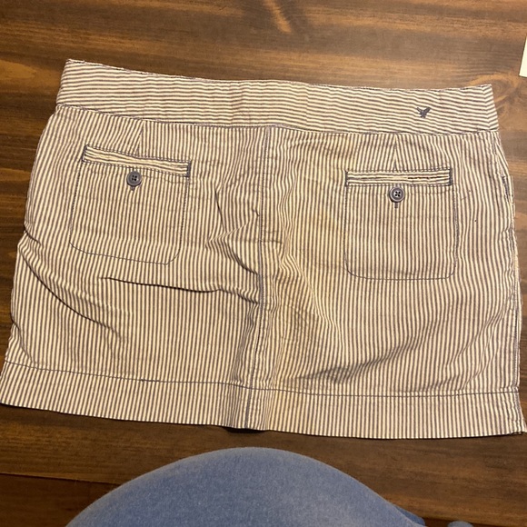 Retro American Eagle blue/white pinstripe skirt front and back pockets size 10 - Picture 2 of 3